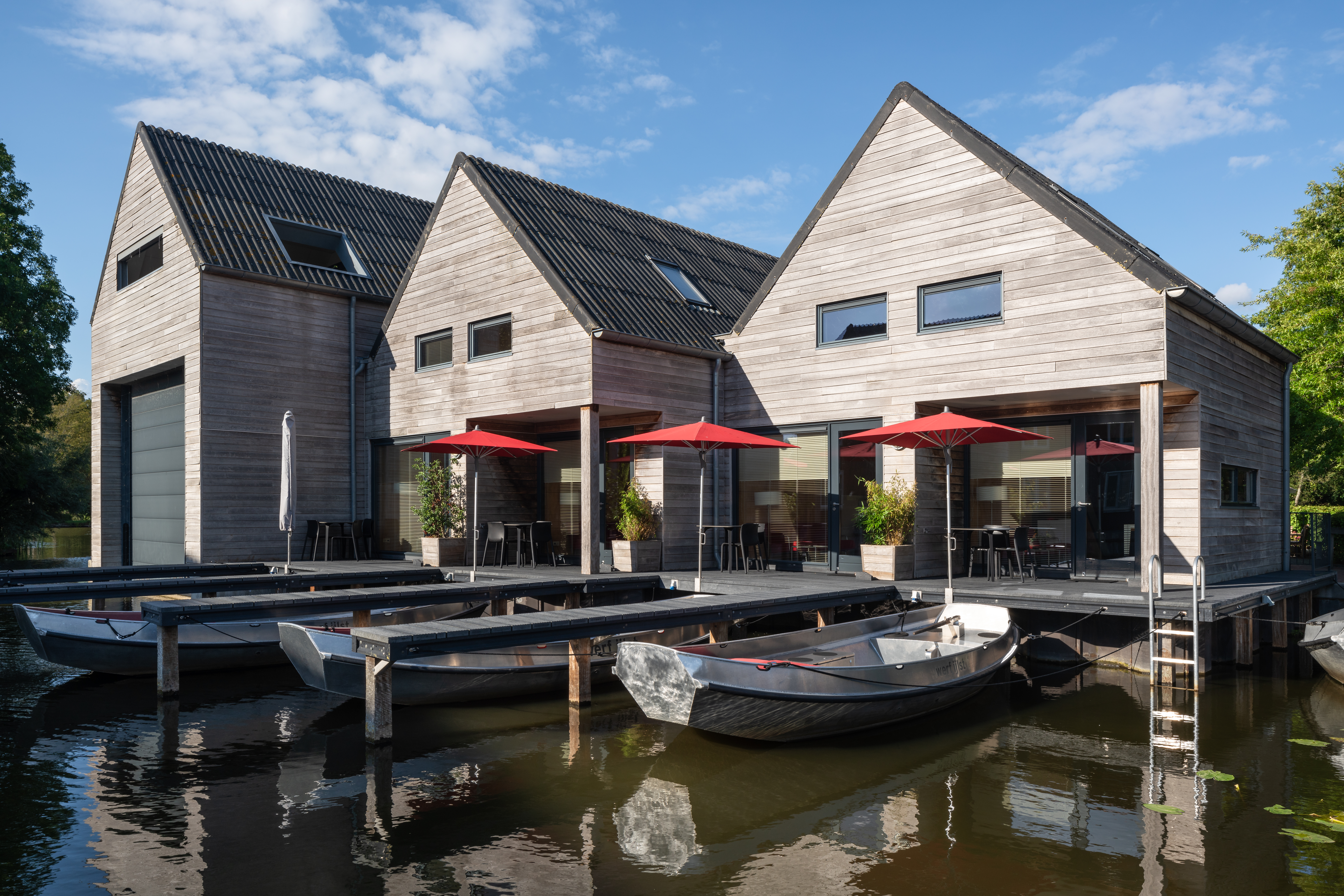 Sinnehúskes aan het water